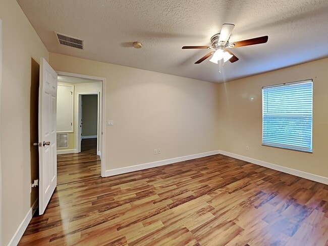Building Photo - 589 Errol Pkwy