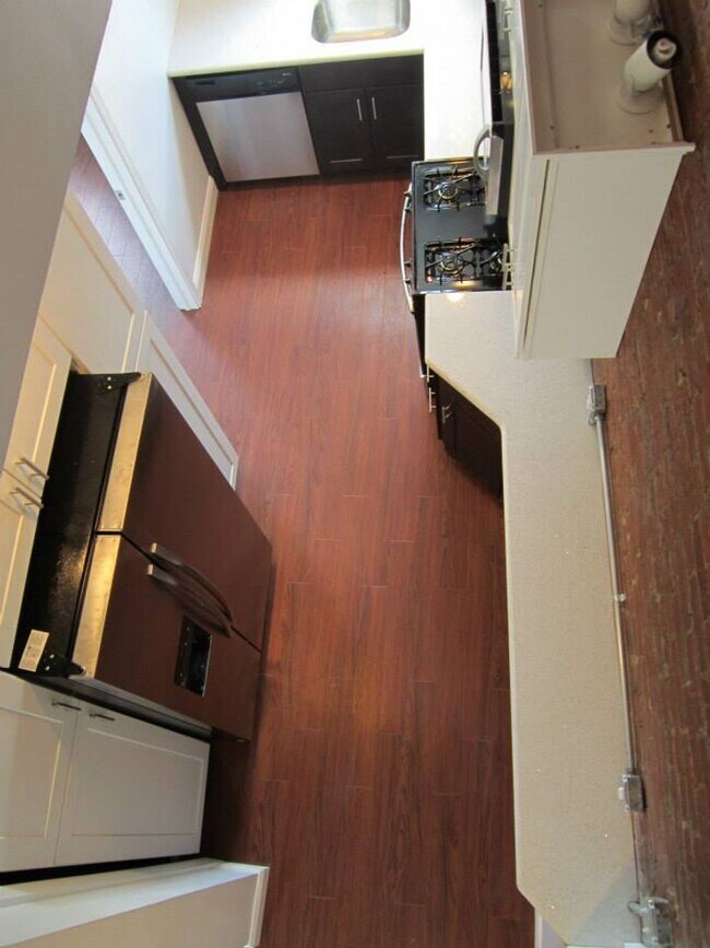 Building Photo - Beautiful 3 bed, 1 bath luxury apartment South Side Flats