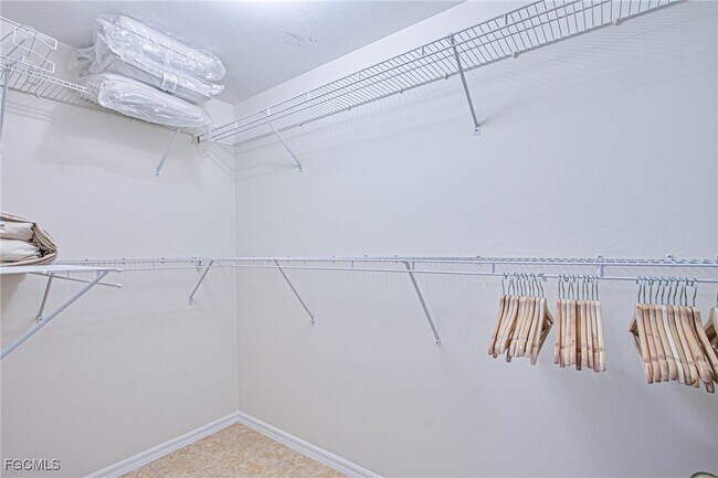 Building Photo - 2144 SW 19th Ave