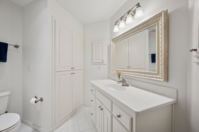 Full bathroom in the hallway conveniently located between other bedrooms - 145 Holly Ln N