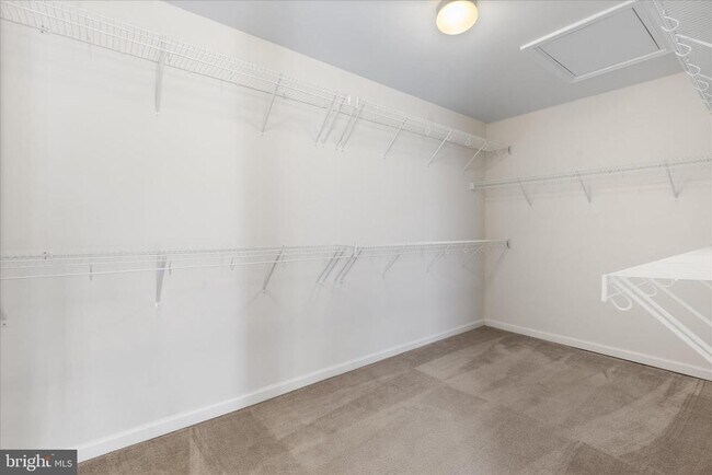 Building Photo - 9717 Tealbriar Dr