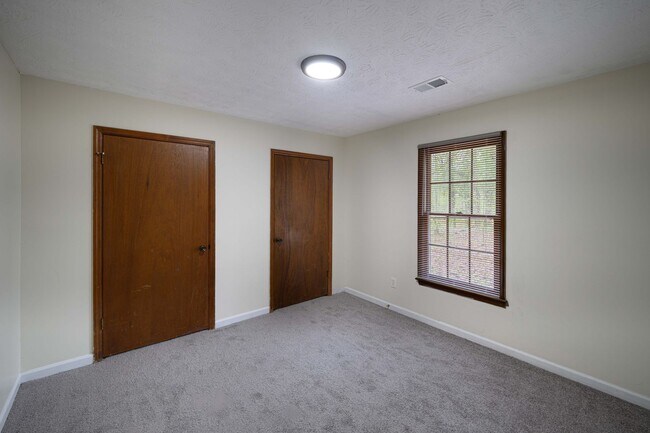 Building Photo - Magnolia Drive Duplex