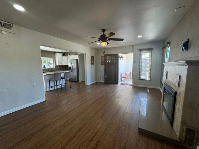Building Photo - 3BR/2BA HOME available NOW in FLETCHER PAR...