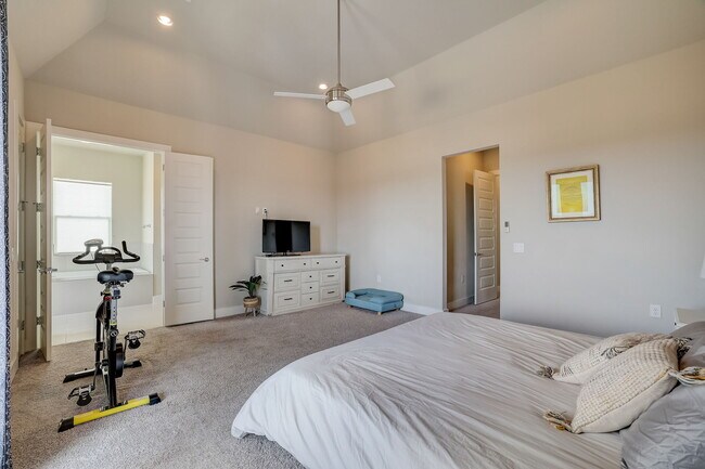 Building Photo - 6205 Seville Dr
