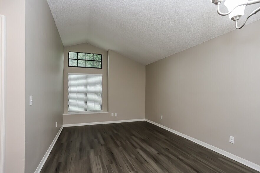 Building Photo - 12832 Dunhill Dr