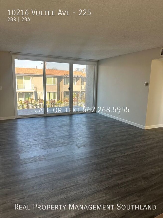 Building Photo - 2 Bedroom/ 2 Bath Spacious Apartment in Do...