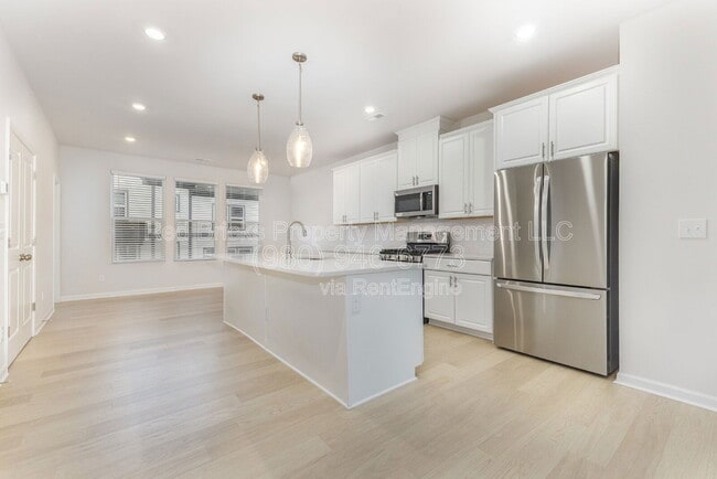 Building Photo - 1816 Blanche St