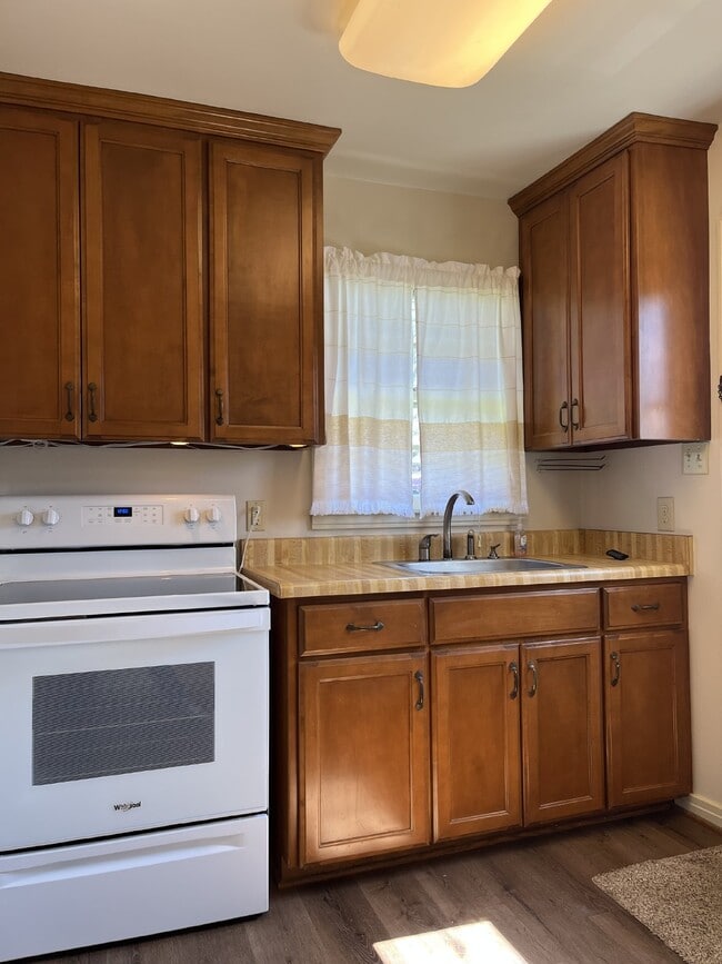 Building Photo - 246 McGavock Pk