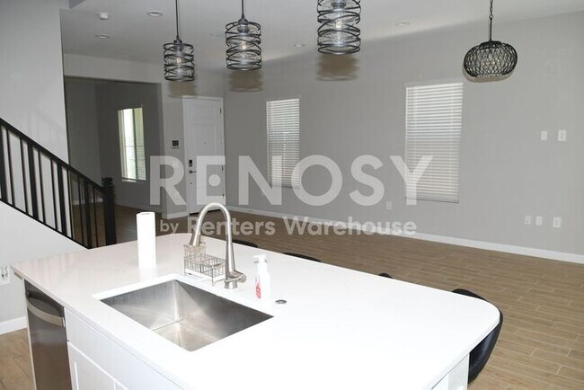 Building Photo - Price Improved – Spacious Townhome in a Gated Community!