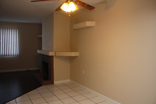 Building Photo - Superb Dual Master Townhome!