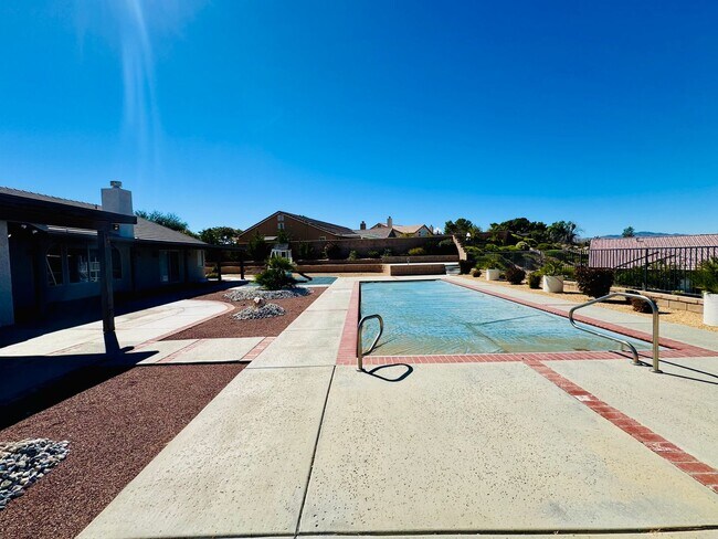 Building Photo - Luxury Skyline Ranch Home with Pool & Stunning Views