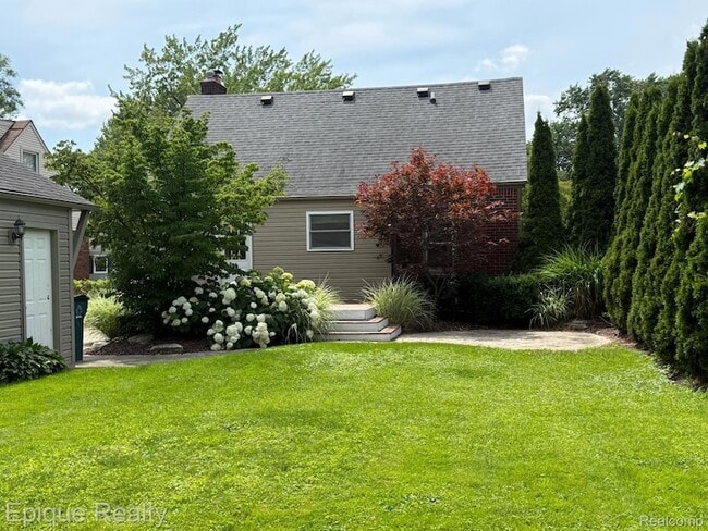 Building Photo - 1846 Oakshire Ave