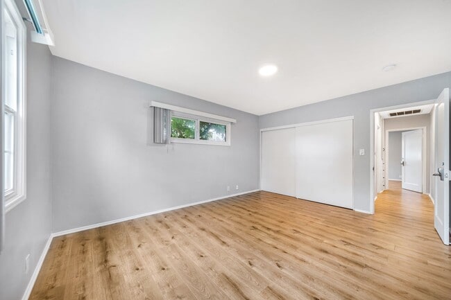 Building Photo - 4/Bed, 4/Bath Home with Parking, Washer/ Dryer and Spa, Close to Chapman University/ Orange Circle