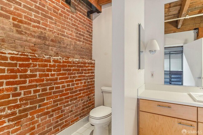 Building Photo - 650 Delancey St