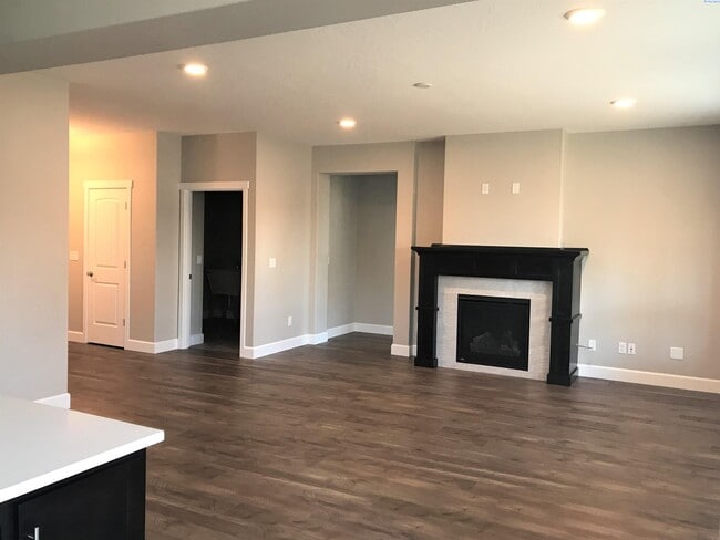 Building Photo - 3 Bed/2 Bath Pasco Rambler on Cul-de-Sac