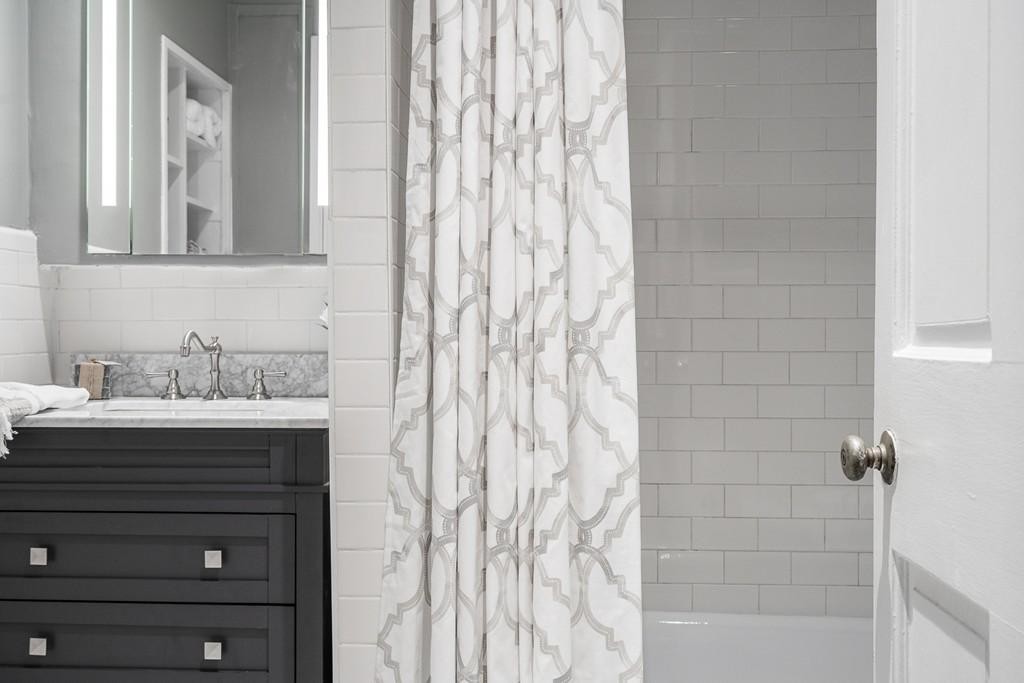 Building Photo - 112 Pinckney St