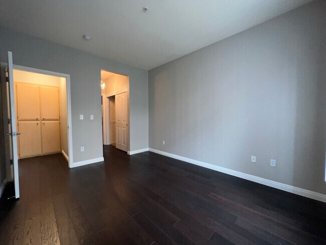 Building Photo - Villa Cortina Luxury Condo near Santana Ro...