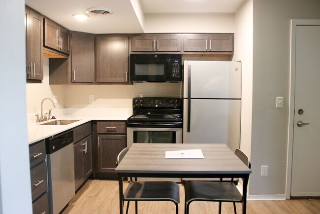 Interior Photo - 812 W Nevada St