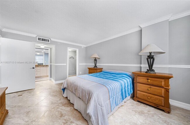 Building Photo - 6917 Collins Ave