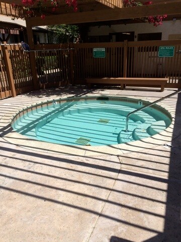Jacuzzi - 6386 Rancho Mission Rd. #308