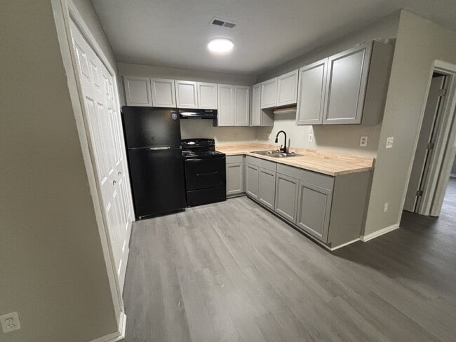 Building Photo - Newly Renovated 2-Bedroom Retreat in Jaspe...