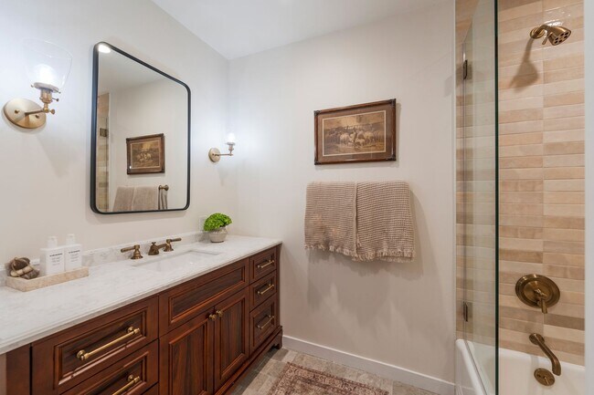 Building Photo - Beautiful Tarzana Rental!