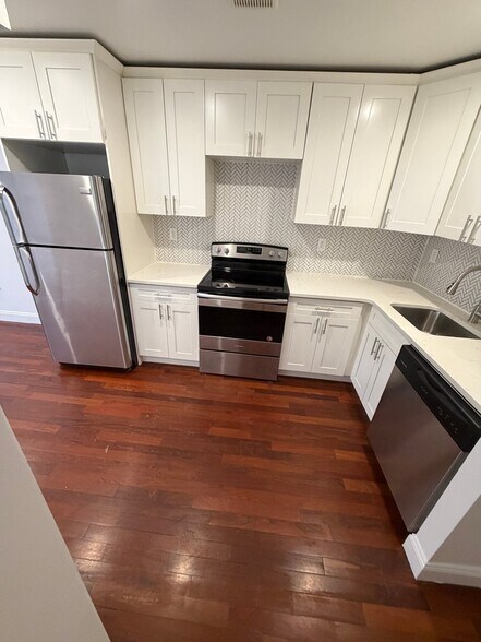 Building Photo - 427 E 143rd St