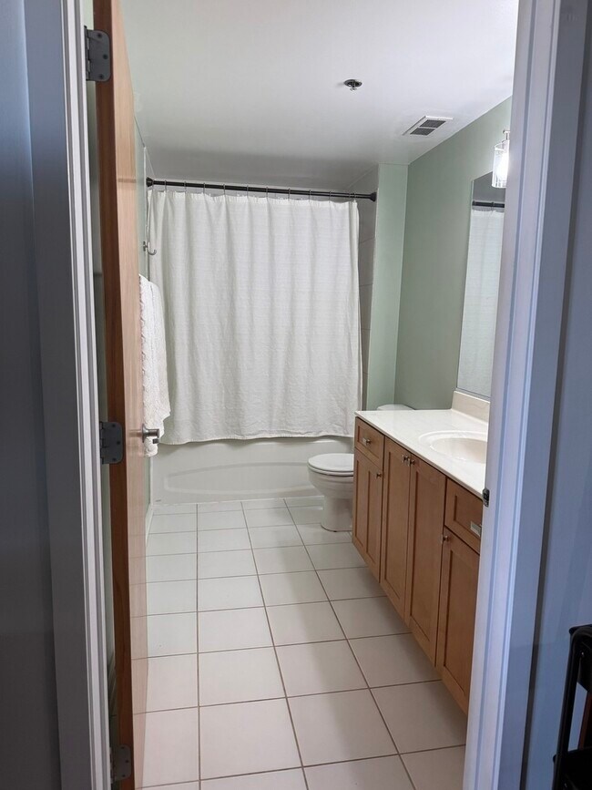 Building Photo - 6 S Laflin St