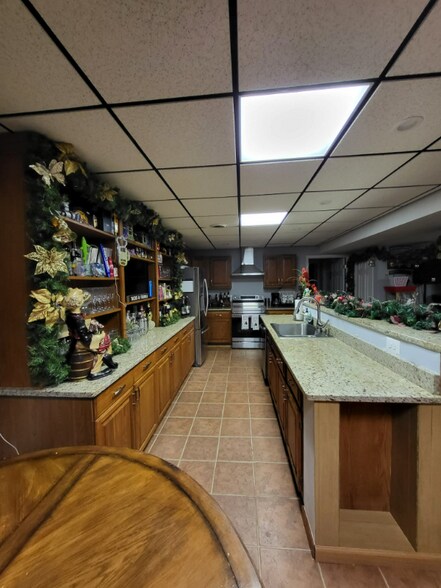 Building Photo - 9189 Lees Ridge Rd