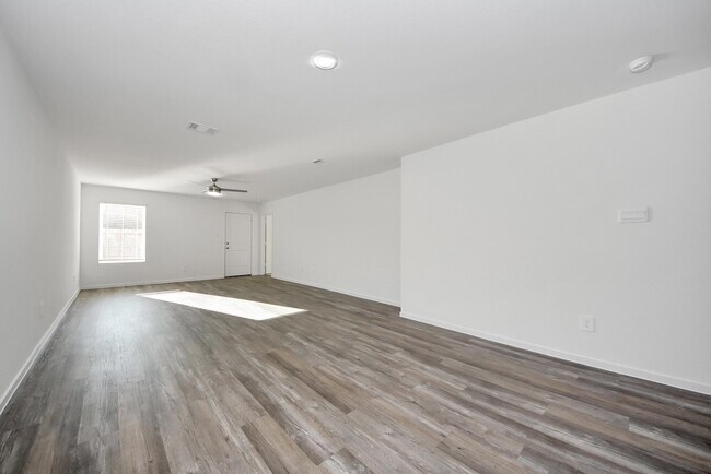 Building Photo - 14315 Leafy Willow Dr