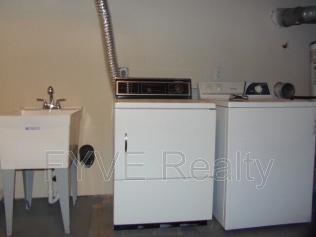 Building Photo - 751 Worthington Forest Pl