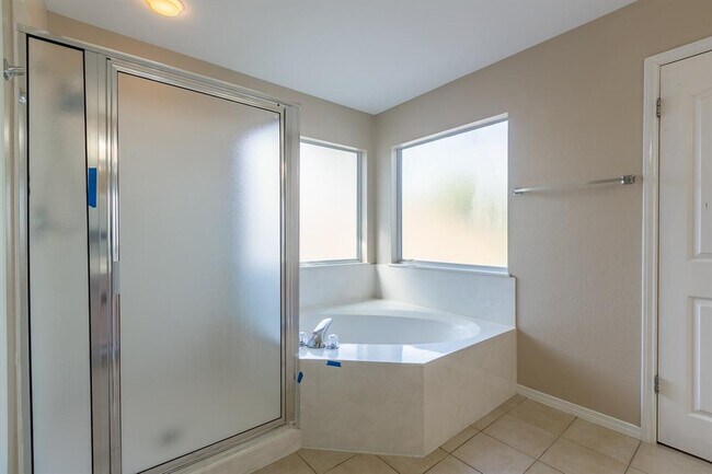 Building Photo - 2308 Sandra Dr