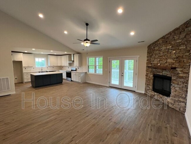 Building Photo - 118 Grace Ests Dr