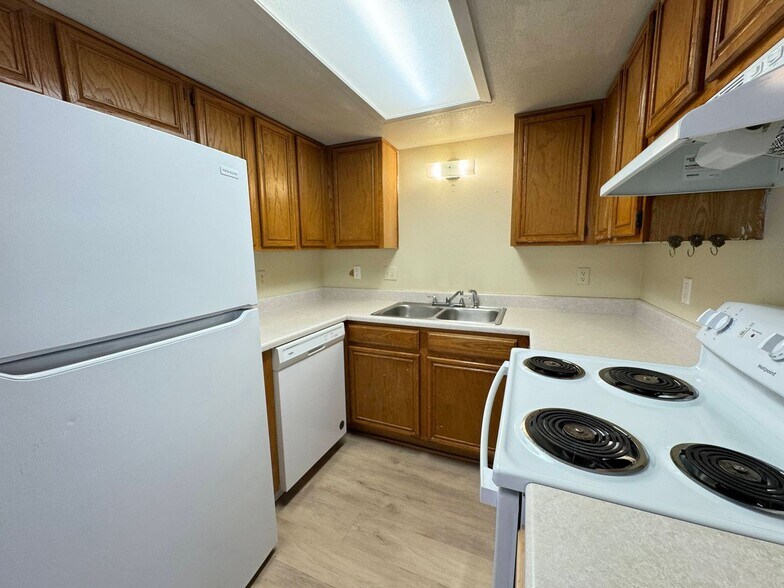 Building Photo - 1203 Monroe Loop