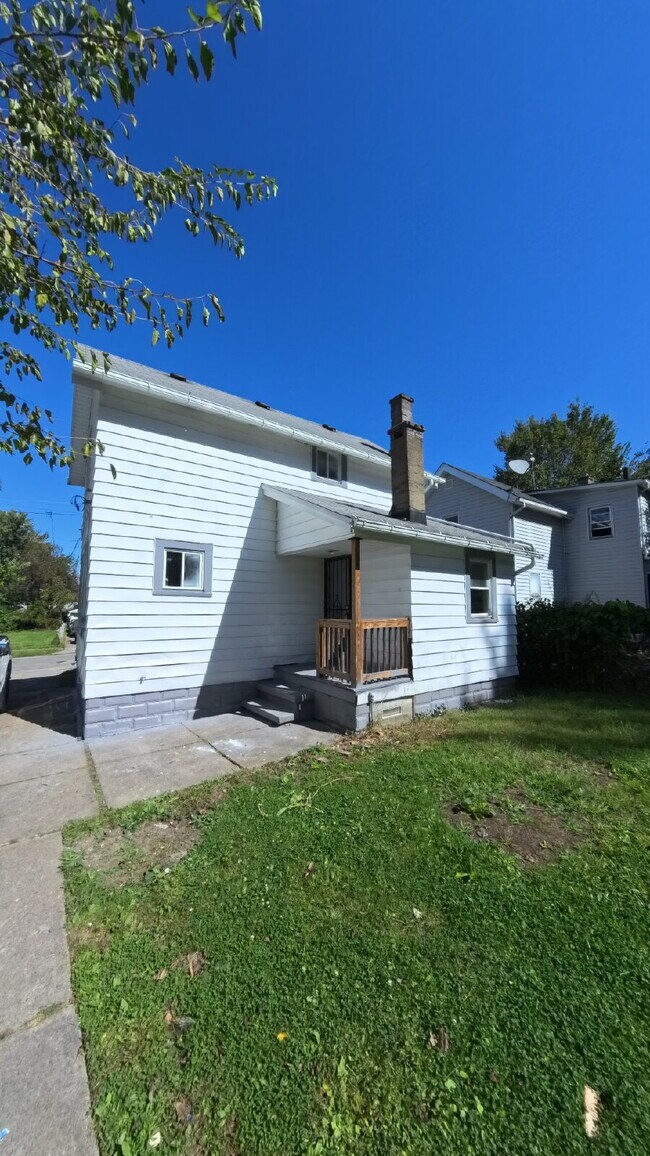 Building Photo - 9906 Nelson Ave