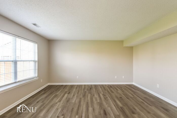 Building Photo - 19307 Fox Chase Dr