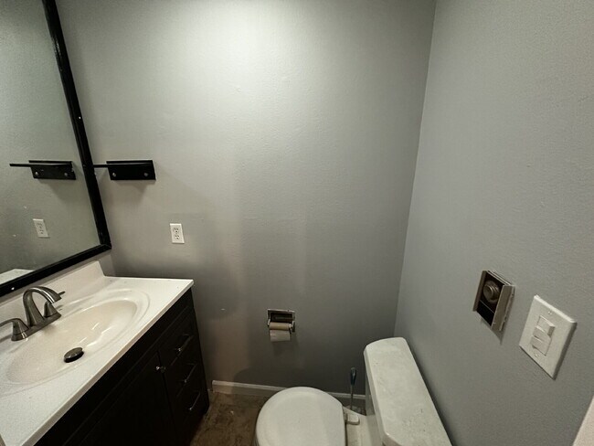 Building Photo - "Charming 2-Bed Retreat with Hardwood Floors in Golden, CO!"
