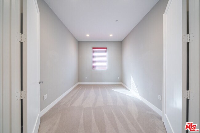 Building Photo - 5837 Village Dr