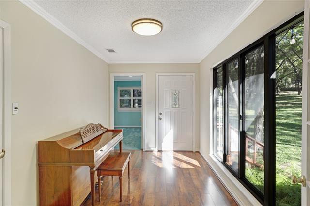 Building Photo - 11090 Lakeside Dr