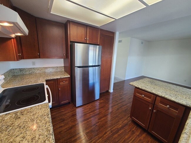 Building Photo - Spacious Two story 3 bed 2.5 baths + 2 car garage in great school district.