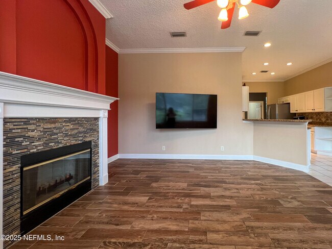 Building Photo - 1704 Tall Tree Dr E