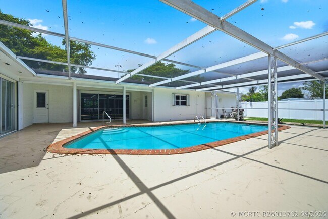 Building Photo - 321 E Chaminade Dr