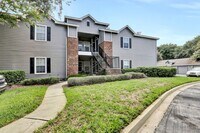 Building Photo - 3 bedroom/ 2 bathroom condo next to St Joh...