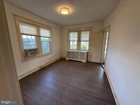 Building Photo - 305 W Wayne Ave