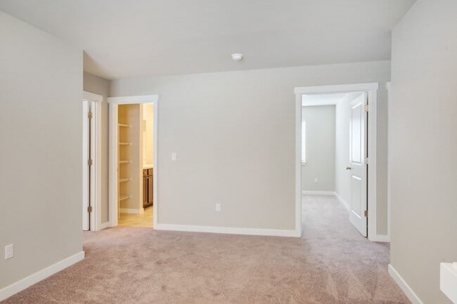 Building Photo - 8413 63rd Pl NE