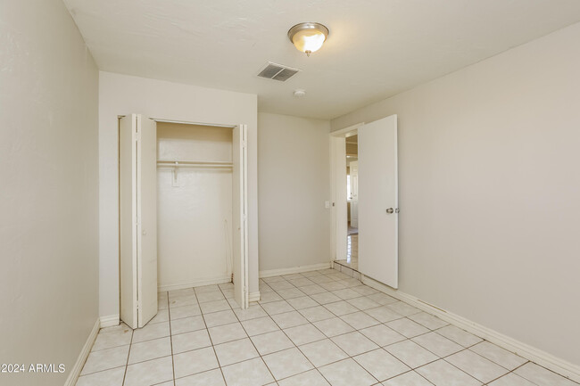 Building Photo - 3728 W Flower St