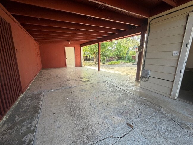 Building Photo - 1324 SW Levens St