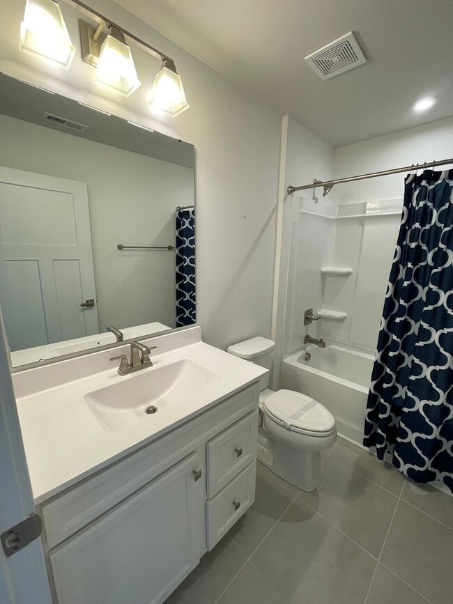 Building Photo - Brand  New!!!! 3 bedroom Townhome 2.5 Bath near Furman University !!!