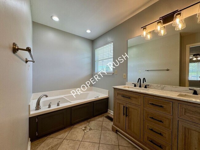 Building Photo - 53 Spring Wind Cir