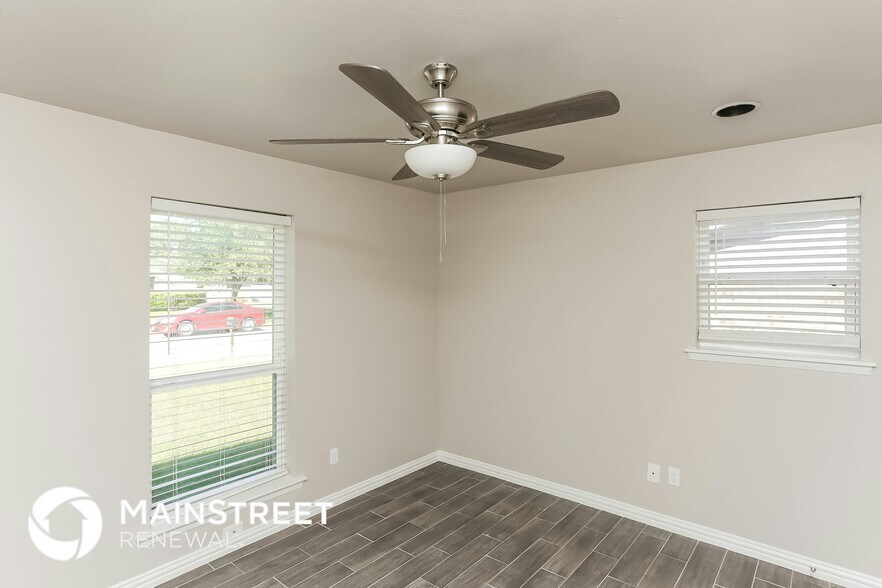 Building Photo - 717 Ponderosa Dr